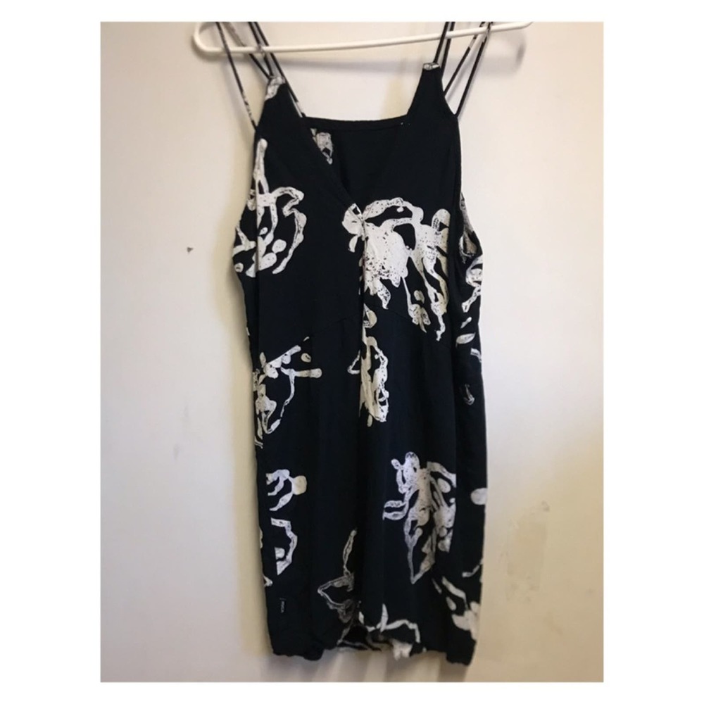 Sage Vaughn x RVCA Sneaker Black Dress Size Small
